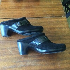 Clark Black Suede Bendables Mule size 7.5